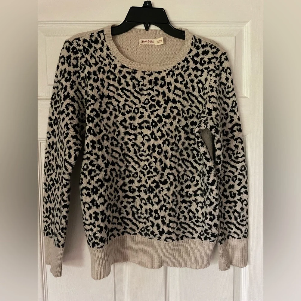 ‼️Coming Soon‼️ Leopard Sweater - Picture 2 of 8